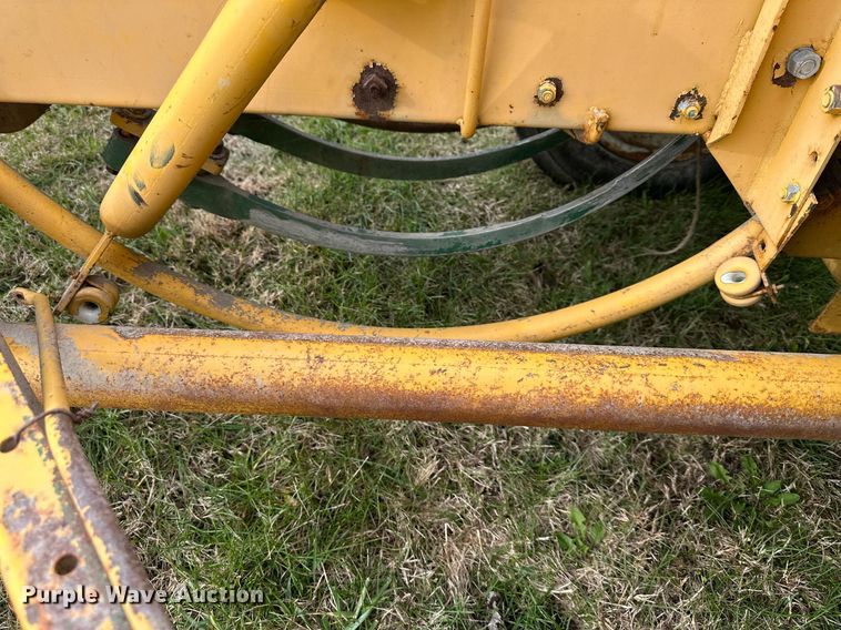 image for item DS3268 Minneapolis-Moline 1520 small square baler