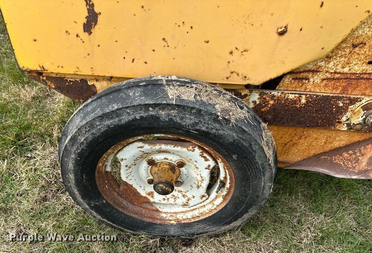 image for item DS3268 Minneapolis-Moline 1520 small square baler