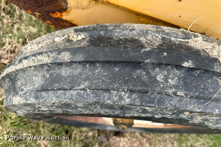 image for item DS3268 Minneapolis-Moline 1520 small square baler