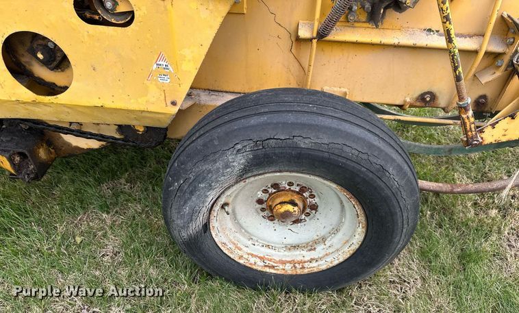 image for item DS3268 Minneapolis-Moline 1520 small square baler