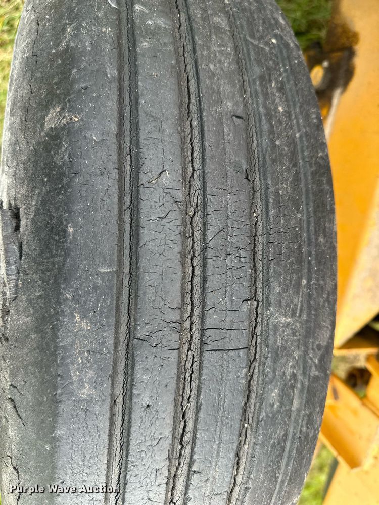 image for item DS3268 Minneapolis-Moline 1520 small square baler