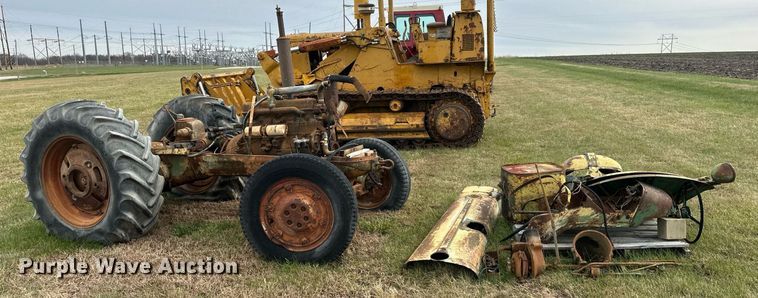 image for item DS3271 Oliver Industrial 88 tractor