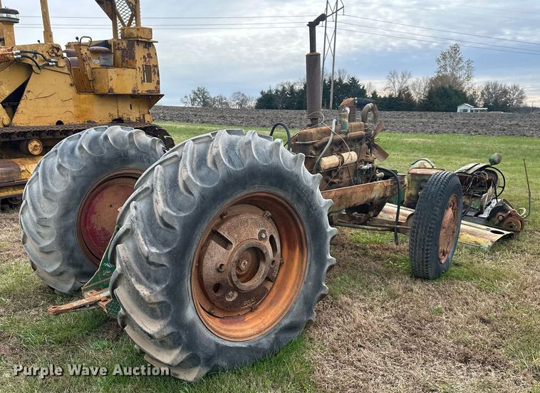 image for item DS3271 Oliver Industrial 88 tractor