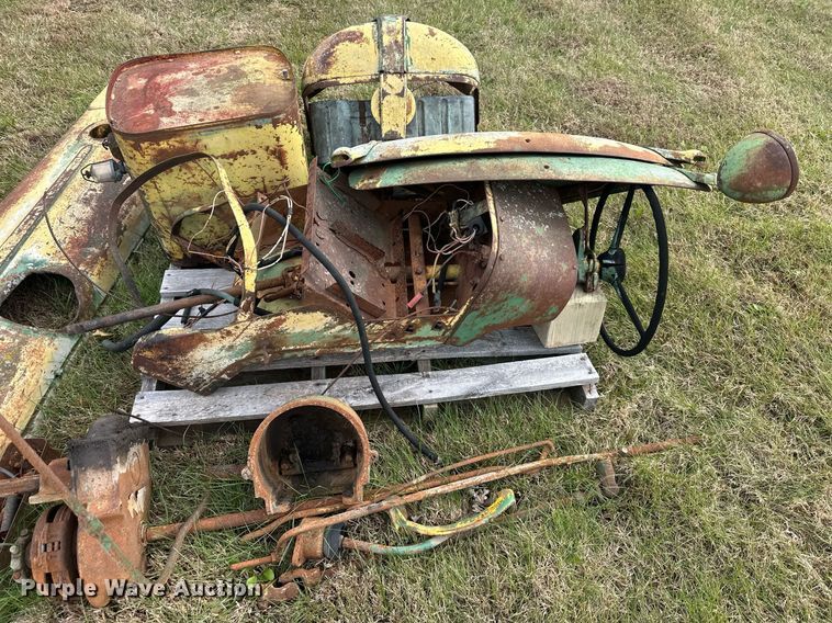 image for item DS3271 Oliver Industrial 88 tractor