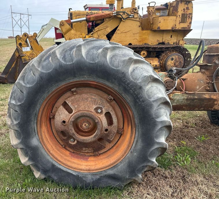 image for item DS3271 Oliver Industrial 88 tractor