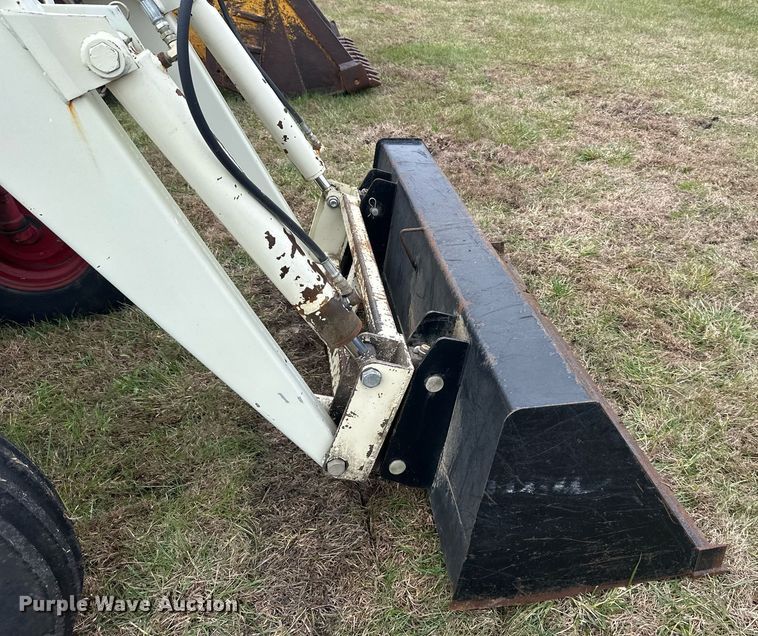 image for item DS3273 International 856 tractor