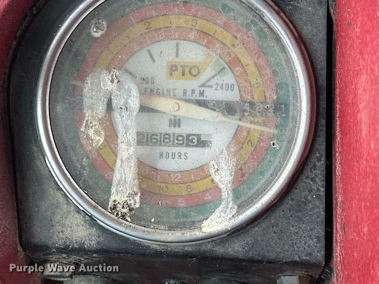 image for item DS3273 International 856 tractor