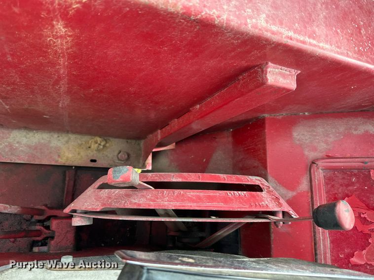 image for item DS3273 International 856 tractor