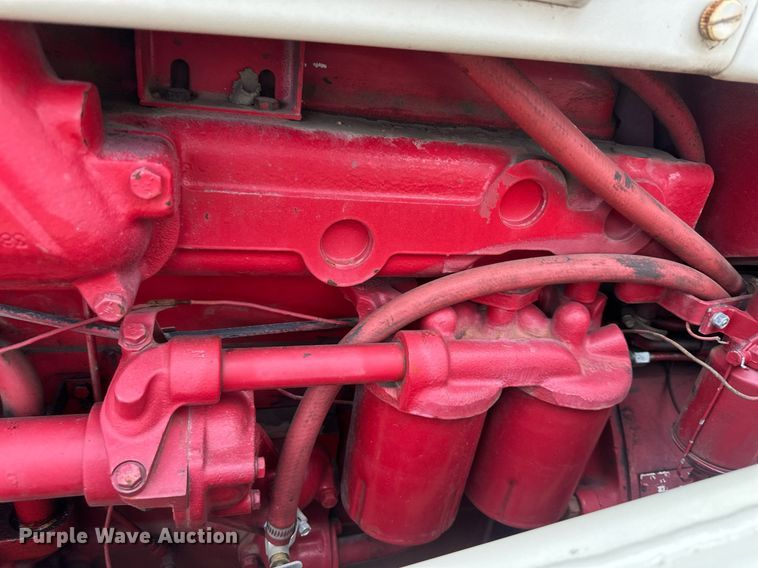 image for item DS3273 International 856 tractor