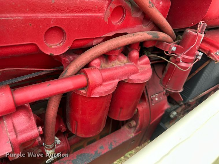 image for item DS3273 International 856 tractor