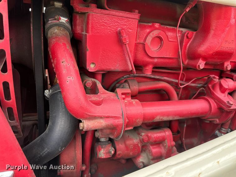 image for item DS3273 International 856 tractor