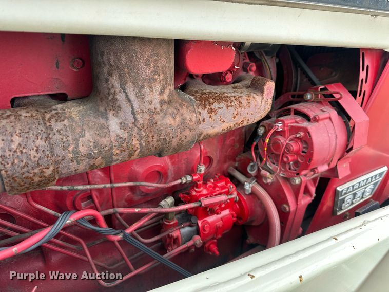 image for item DS3273 International 856 tractor