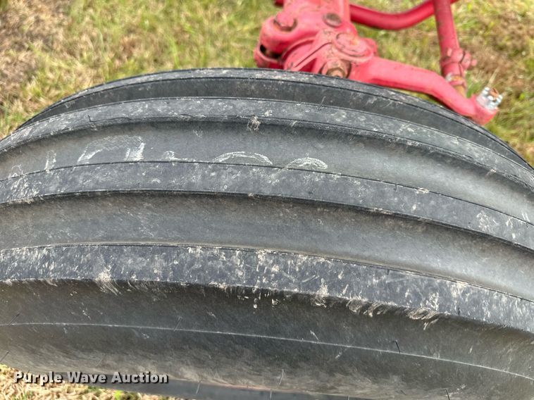 image for item DS3273 International 856 tractor