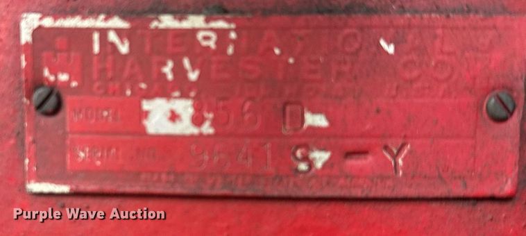 image for item DS3273 International 856 tractor