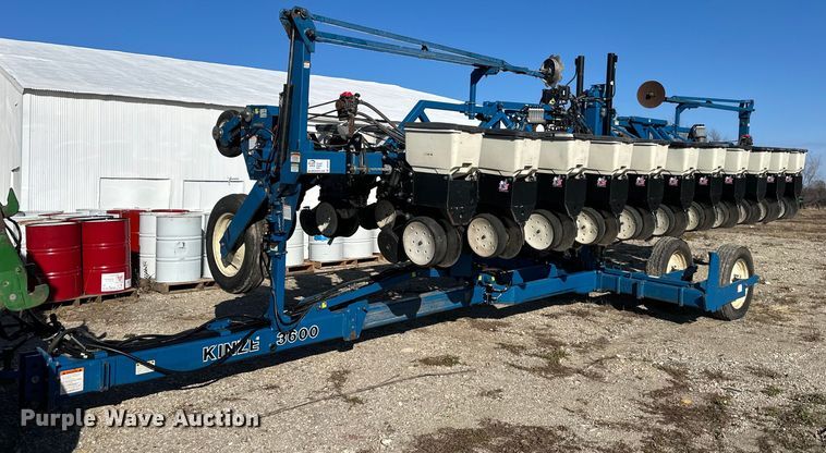 image for item DS3287 Kinze 3600 no-till planter
