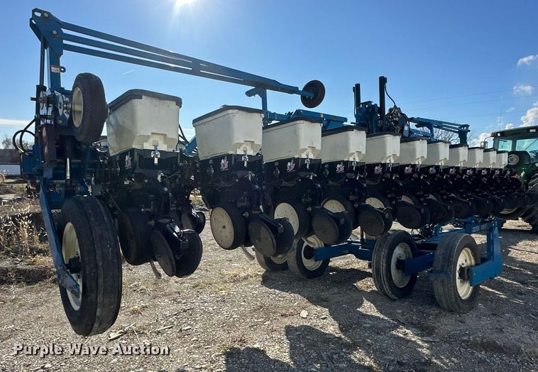 image for item DS3287 Kinze 3600 no-till planter