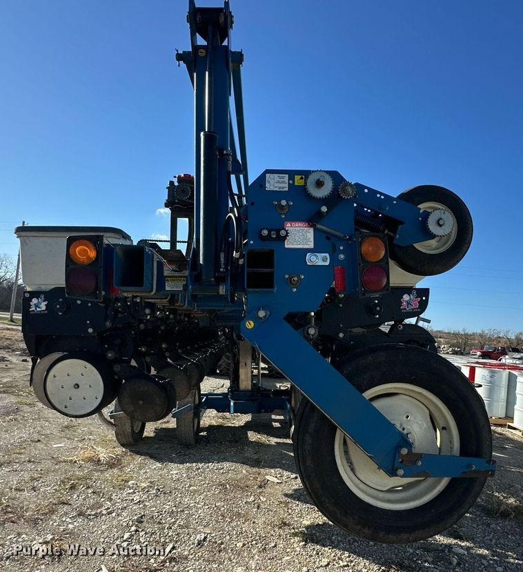 image for item DS3287 Kinze 3600 no-till planter