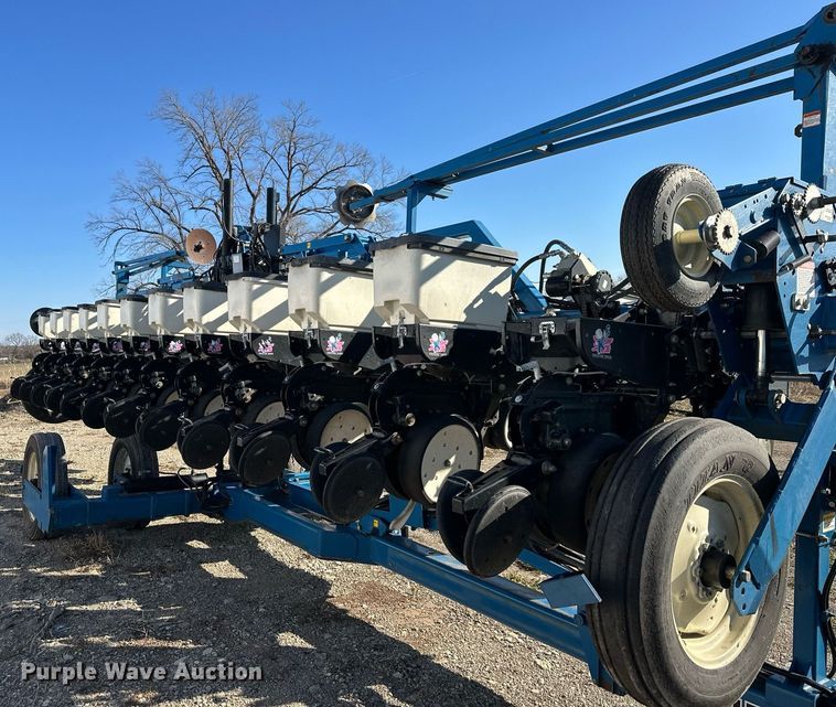 image for item DS3287 Kinze 3600 no-till planter