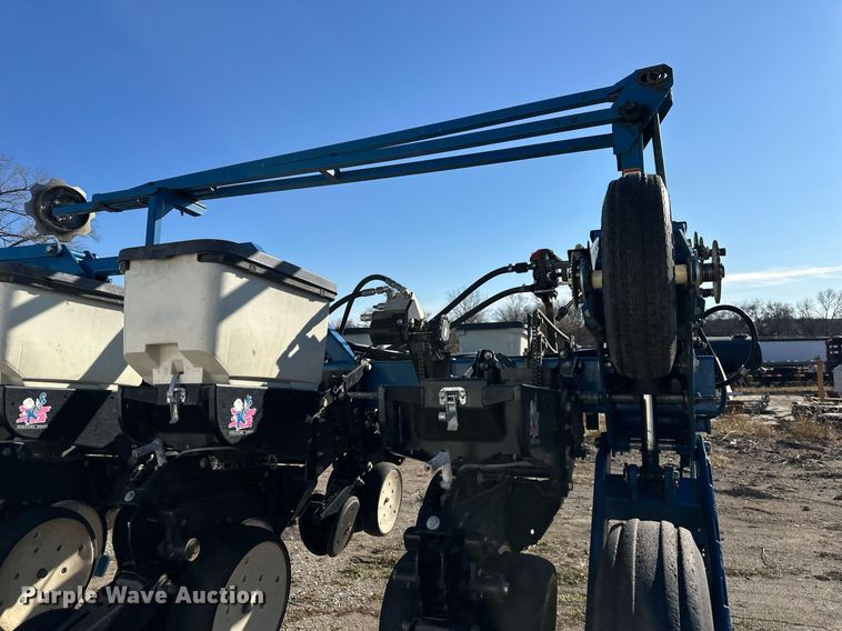 image for item DS3287 Kinze 3600 no-till planter