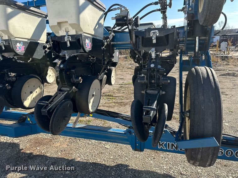 image for item DS3287 Kinze 3600 no-till planter