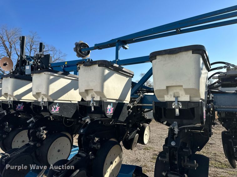 image for item DS3287 Kinze 3600 no-till planter