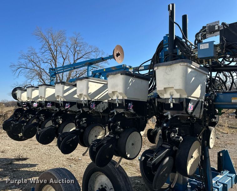 image for item DS3287 Kinze 3600 no-till planter