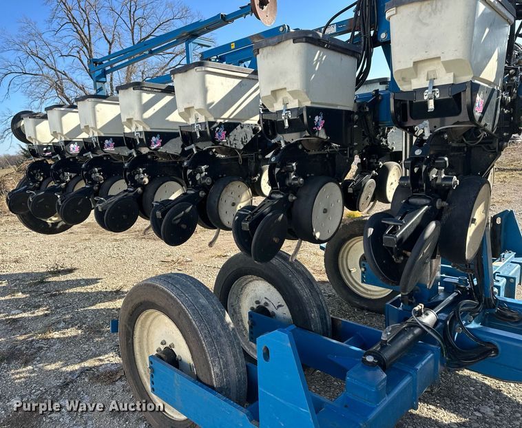 image for item DS3287 Kinze 3600 no-till planter