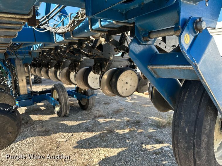 image for item DS3287 Kinze 3600 no-till planter