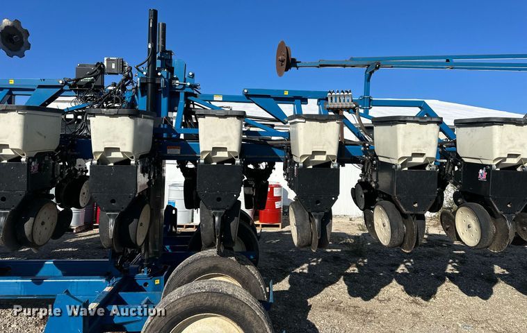 image for item DS3287 Kinze 3600 no-till planter