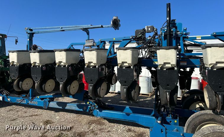 image for item DS3287 Kinze 3600 no-till planter