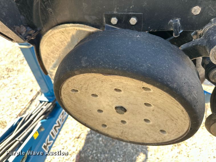 image for item DS3287 Kinze 3600 no-till planter