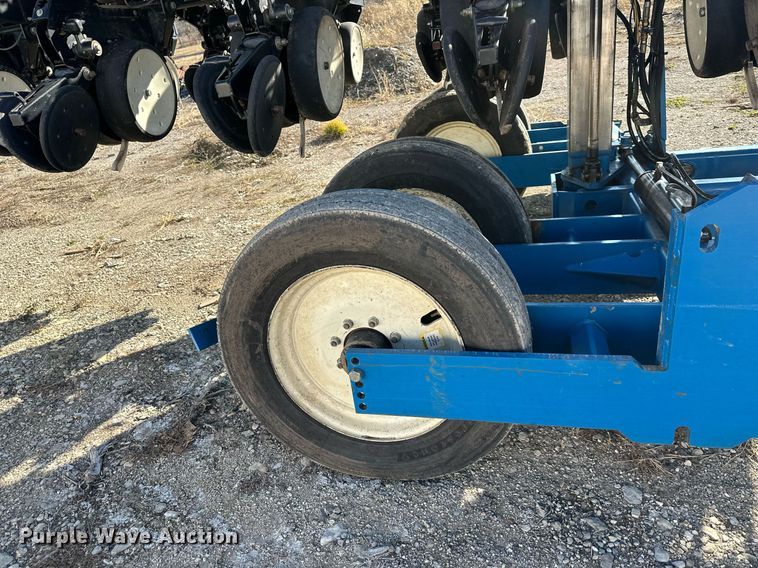 image for item DS3287 Kinze 3600 no-till planter
