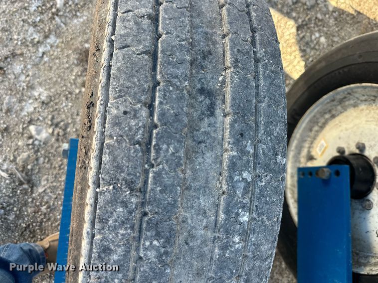 image for item DS3287 Kinze 3600 no-till planter