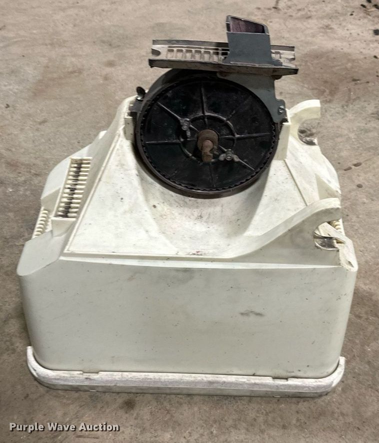 image for item DS3287 Kinze 3600 no-till planter