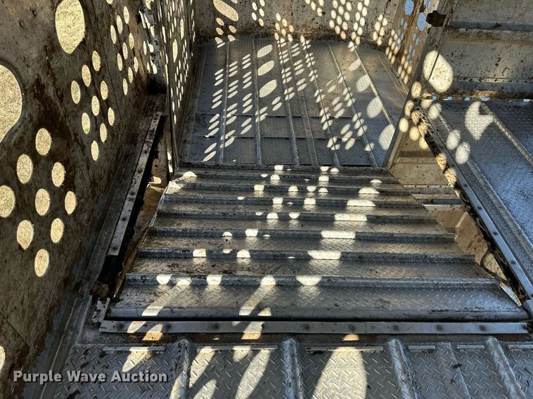 image for item DS3288 1990 Merritt livestock trailer