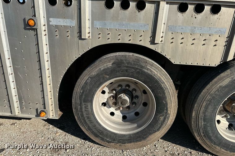 image for item DS3288 1990 Merritt livestock trailer