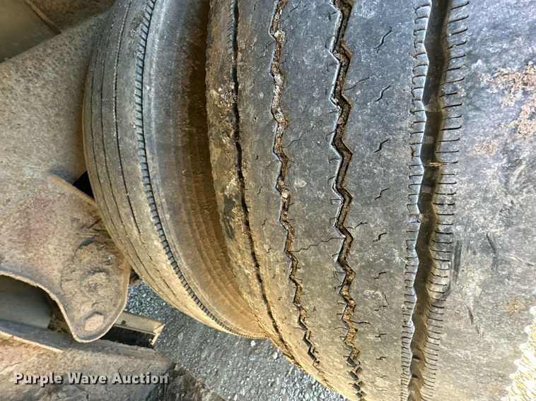 image for item DS3288 1990 Merritt livestock trailer