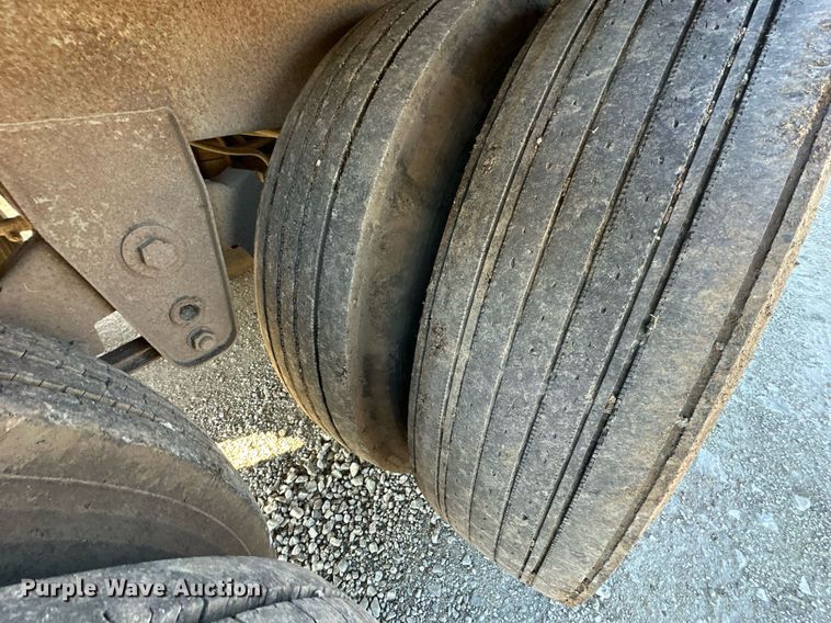 image for item DS3288 1990 Merritt livestock trailer