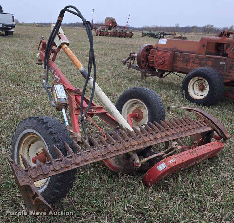 image for item DV0066 International 1100 sickle mower
