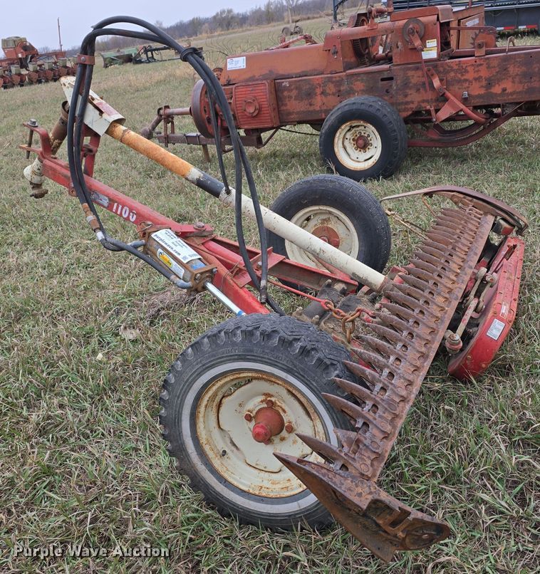 image for item DV0066 International 1100 sickle mower