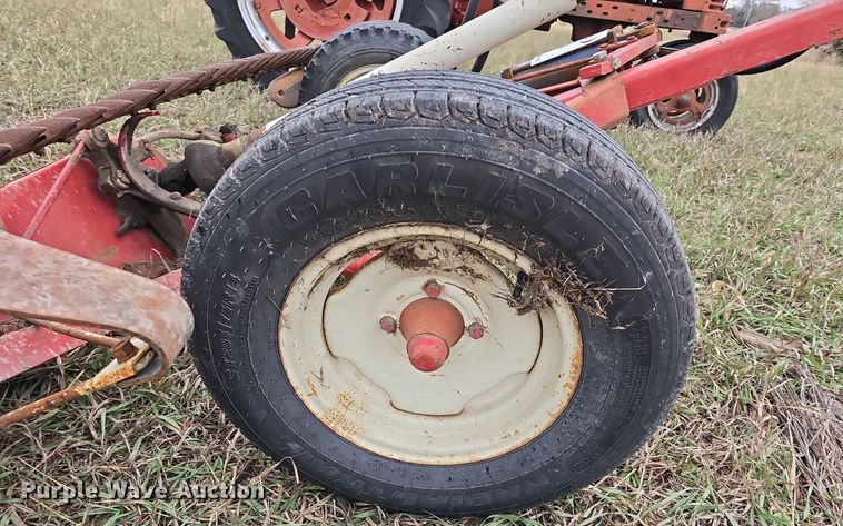 image for item DV0066 International 1100 sickle mower