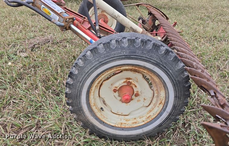 image for item DV0066 International 1100 sickle mower