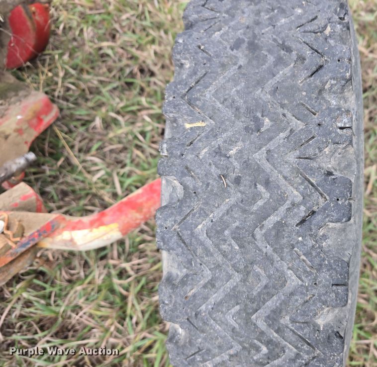 image for item DV0066 International 1100 sickle mower