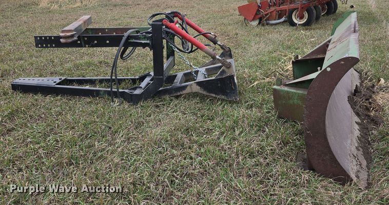 image for item DV0068 John Deere 00524 blade