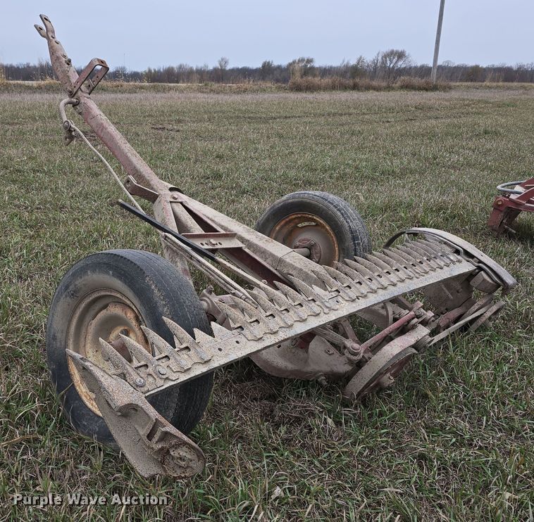 image for item DV0071 (3) International sickle mowers