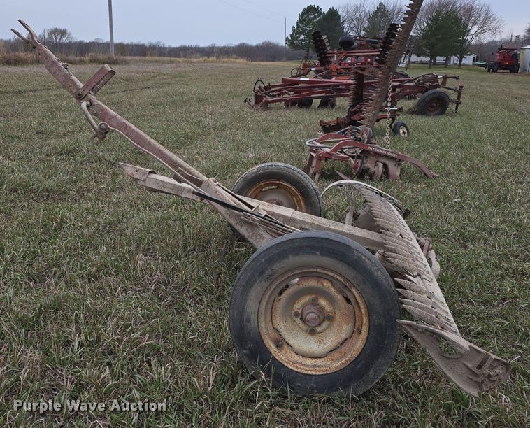 image for item DV0071 (3) International sickle mowers