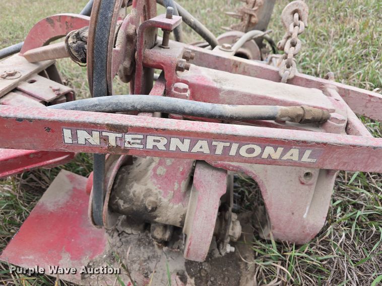 image for item DV0071 (3) International sickle mowers