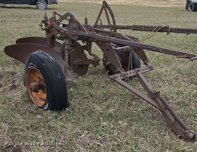 image for item DV0071 (3) International sickle mowers