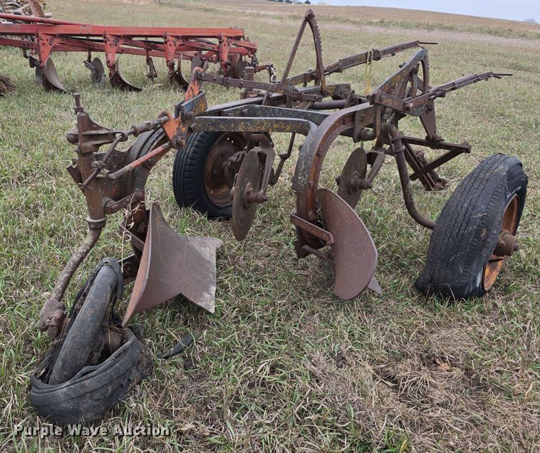 image for item DV0071 (3) International sickle mowers