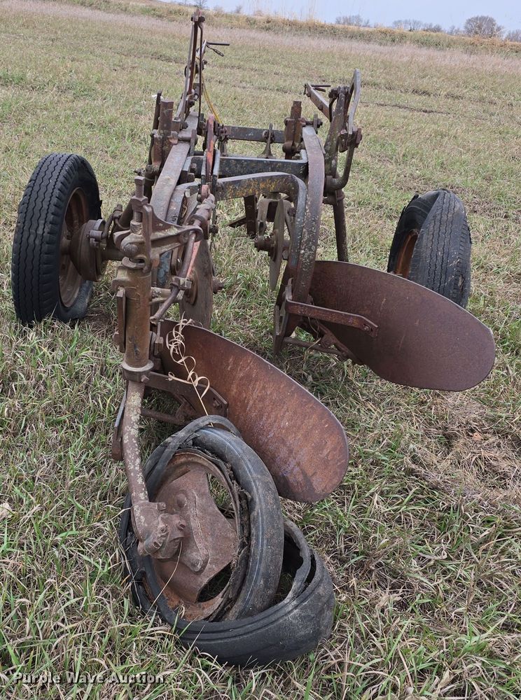 image for item DV0071 (3) International sickle mowers